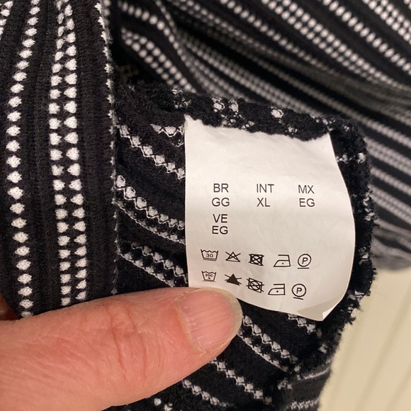 Hugo Boss black and white short sleeve top - Picture 5 of 7